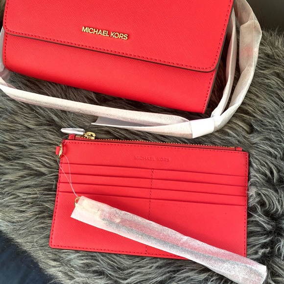 NWT MK 3 in 1 crossbody clutch wristlet coral - Picture 2 of 9